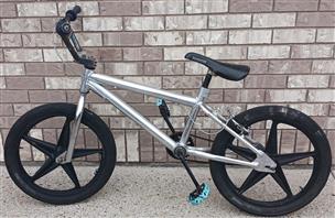 Silver bmx hotsell